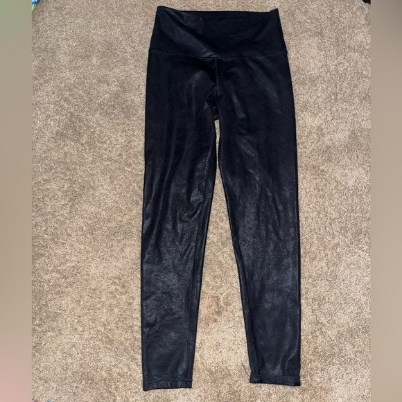 Aerie Offline The Hugger High Waist Shiny Leggings Size Medium - Picture 3 of 5